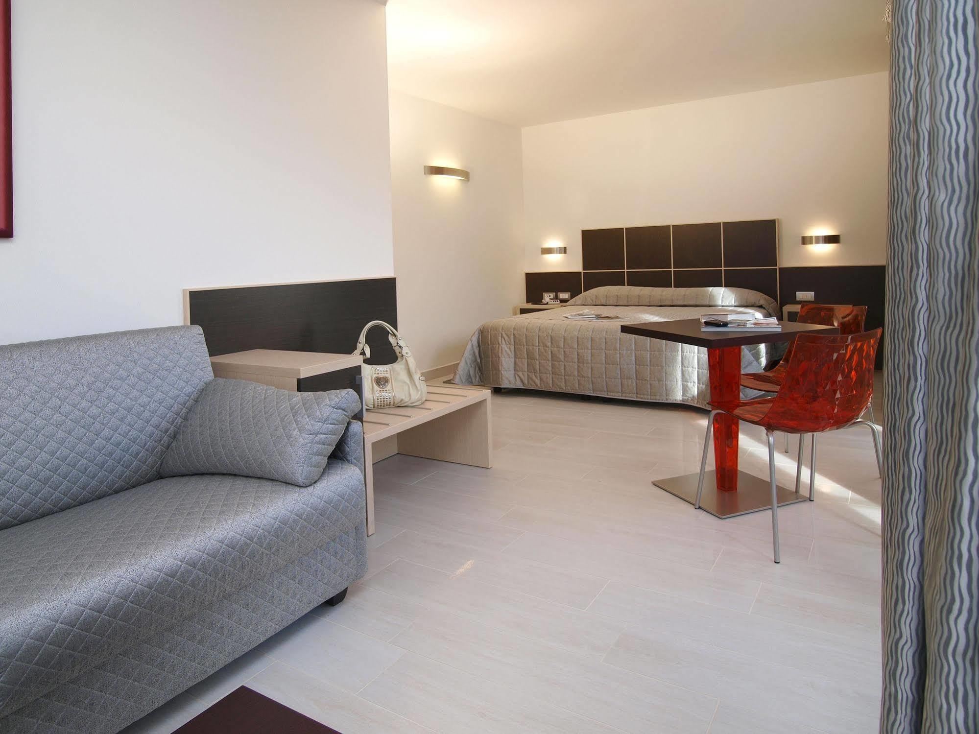 Hotel Garni Corallo Torbole Sul Garda Exterior foto