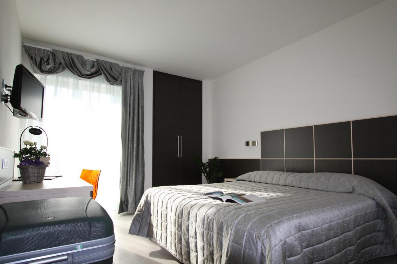 Hotel Garni Corallo Torbole Sul Garda Exterior foto